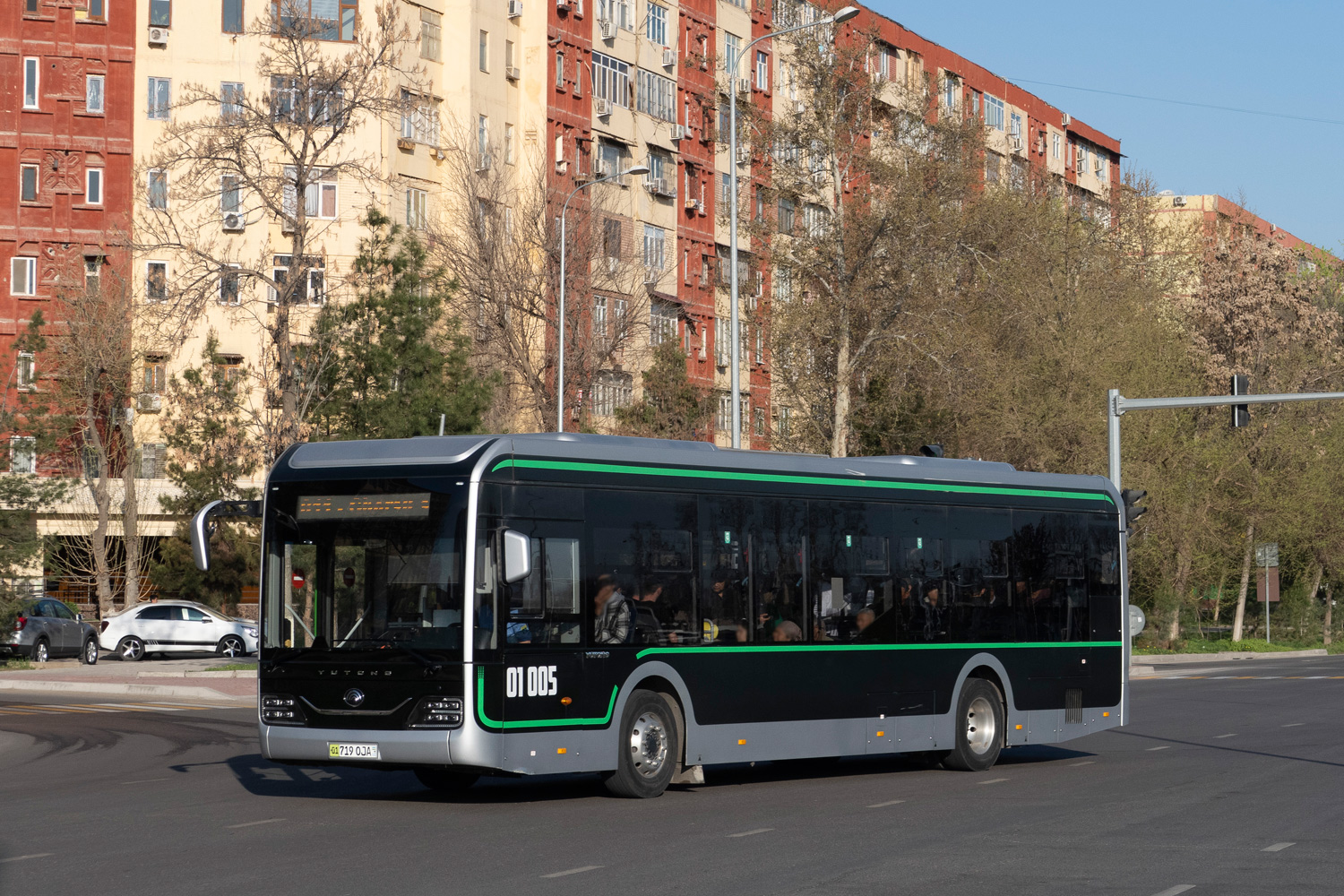 Uzbekistan, Yutong ZK6126BEVG # 01005