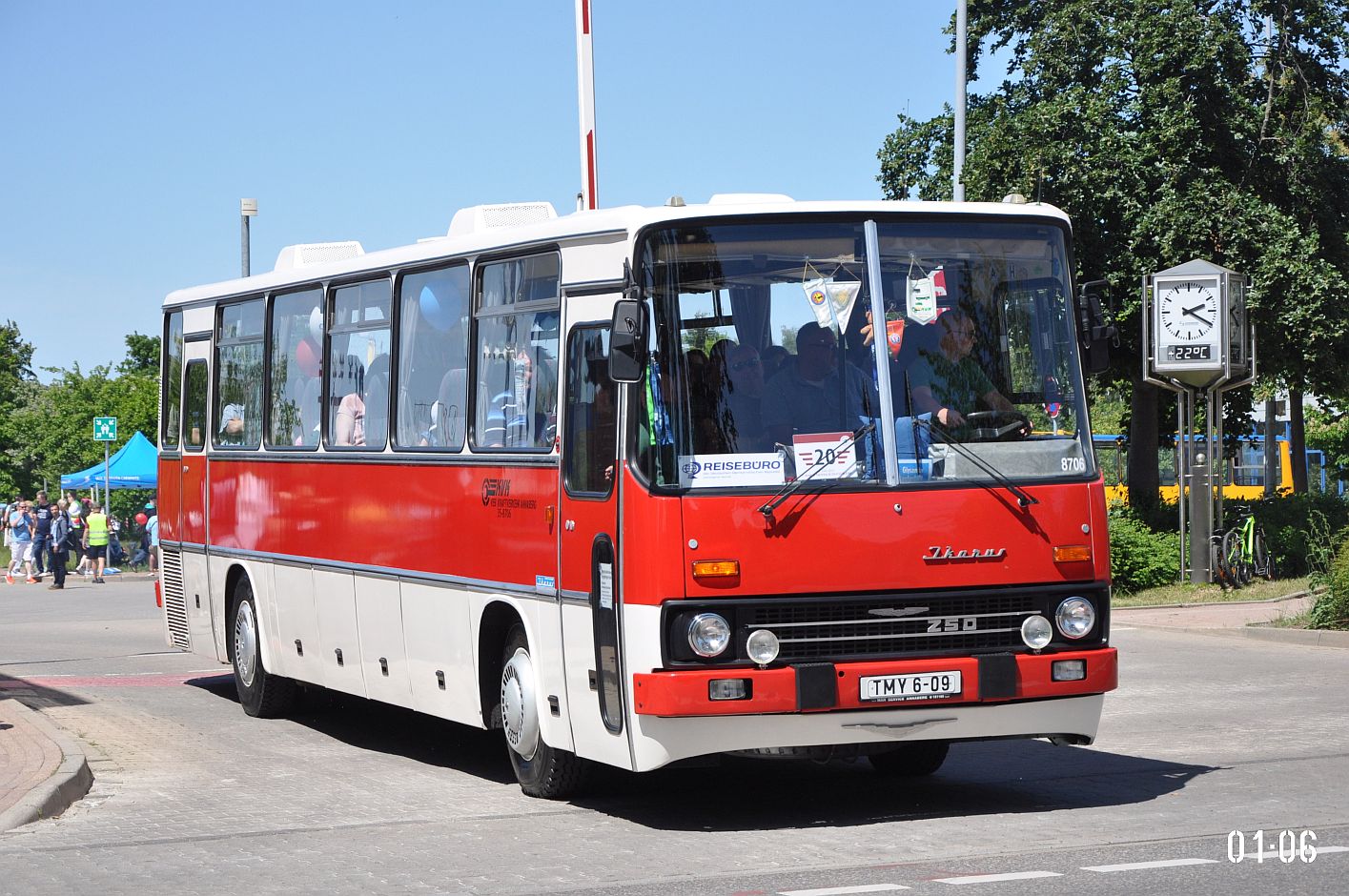 Saxony, Ikarus 250.67 # 13-8706; Saxony — 7. Ikarus-Bus-Treffen in Deutschland — Chemnitz 03.06.2023