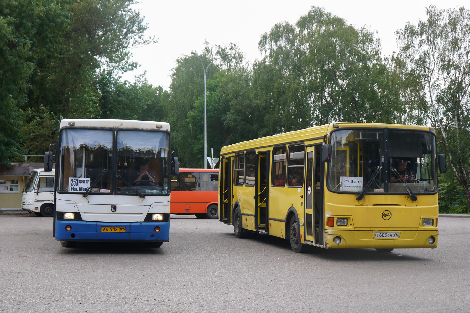 Tver region, NefAZ-5299-10-15 # АА 912 69; Tver region, LiAZ-5256.36 # Т 603 СН 69