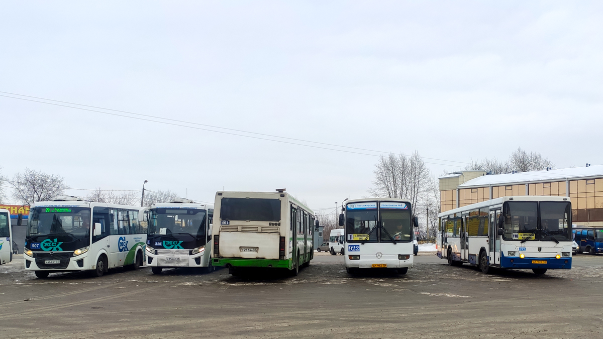 Омская область, ЛиАЗ-5256.45 № 461; Омская область, Mercedes-Benz O345 № 922; Омская область, НефАЗ-5299-20-15 № 872; Омская область — Конечные остановки