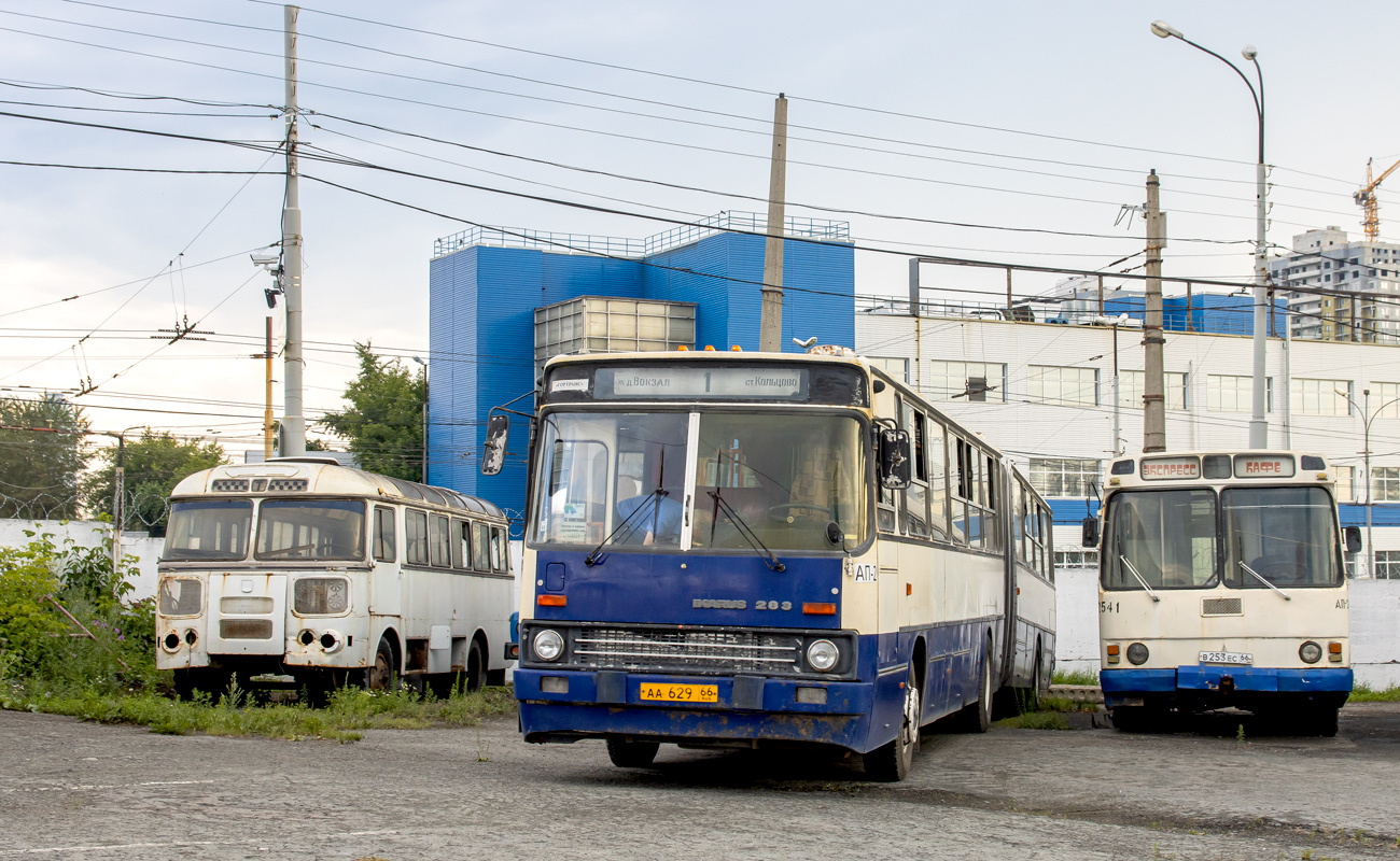 Свердловская область, ПАЗ-672 № ПАЗ-672; Свердловская область, Ikarus 283.10 № Ikarus 283 (784); Свердловская область, ЛАЗ-4969 № ЛАЗ-4969