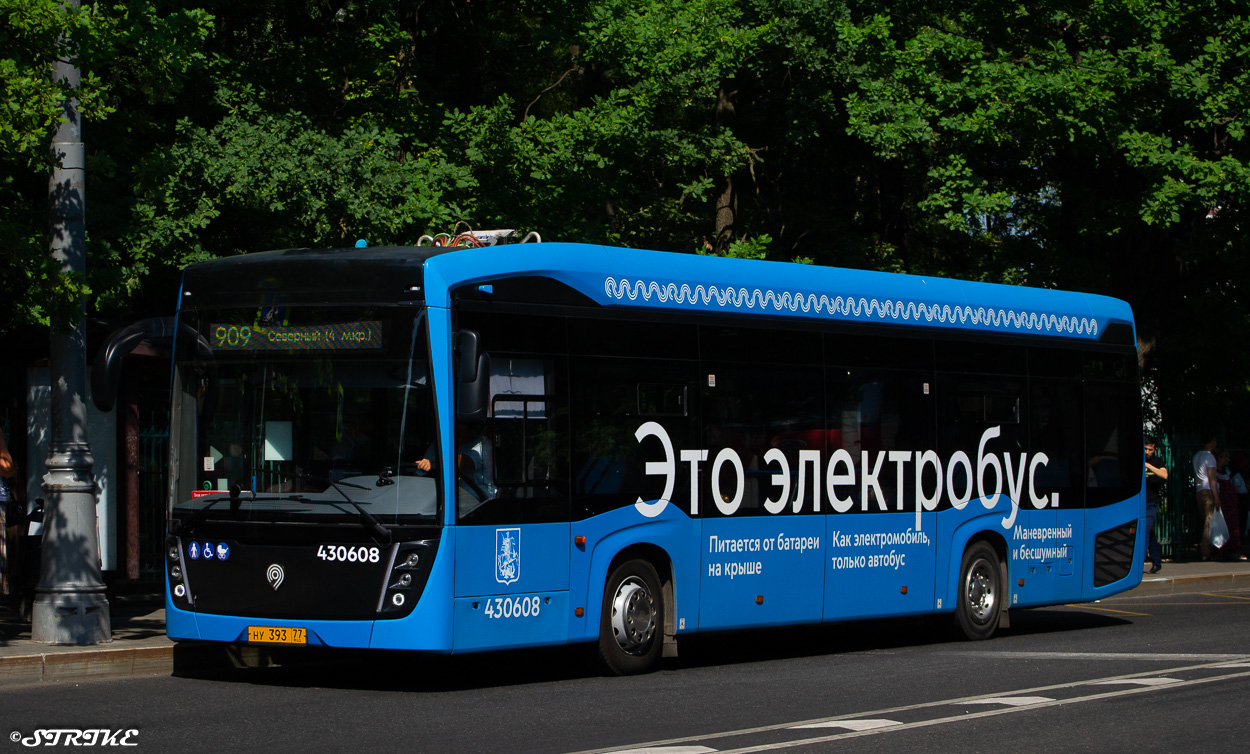 Moskau, KAMAZ-6282 Nr. 430608