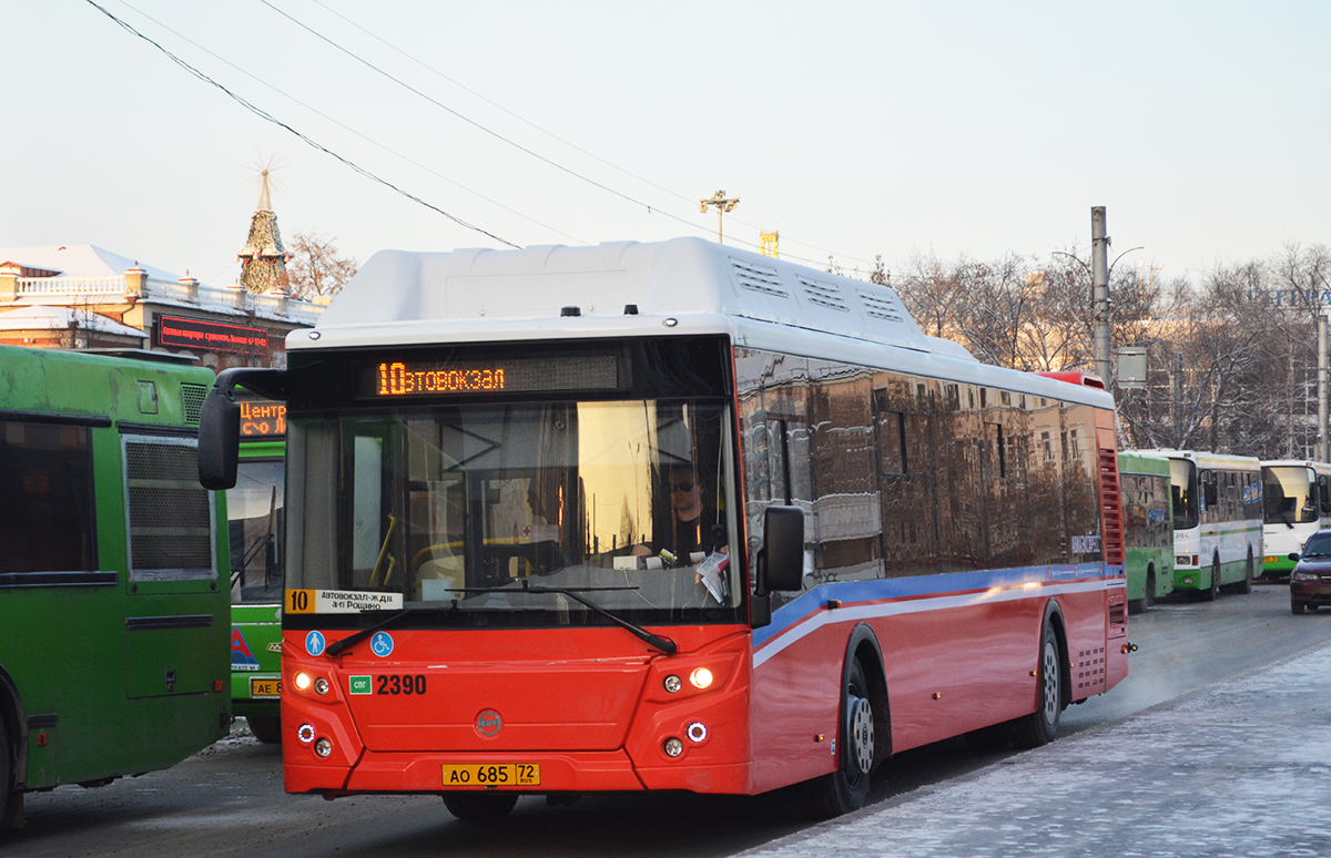 Тюменская область, ЛиАЗ-5292.67 (CNG) № 2390