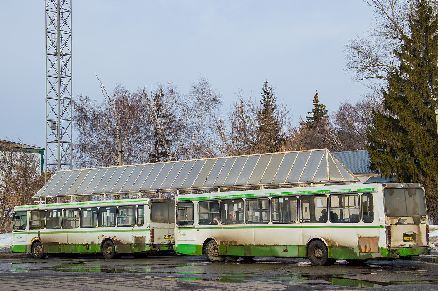 Пензенская область, ЛиАЗ-5256.00 № 318; Пензенская область, ЛиАЗ-5256.00 № 286
