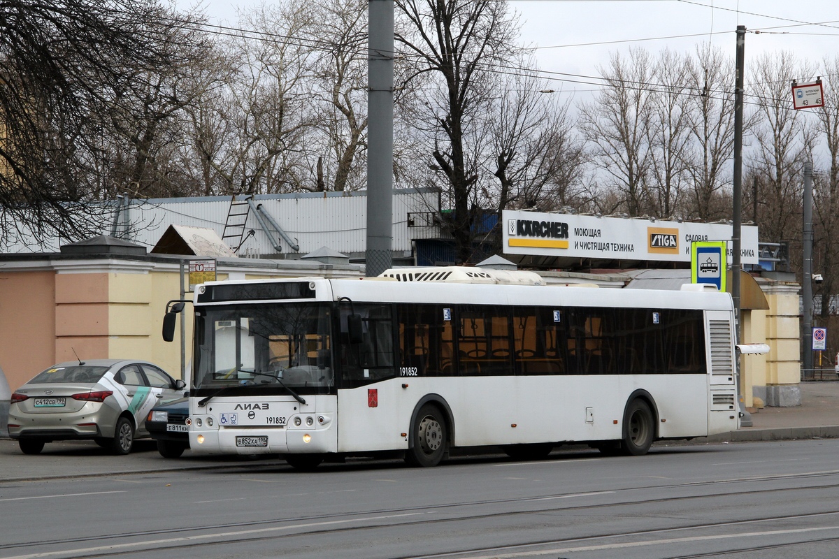 Szentpétervár, LiAZ-5292.65 sz.: В 852 ХА 198