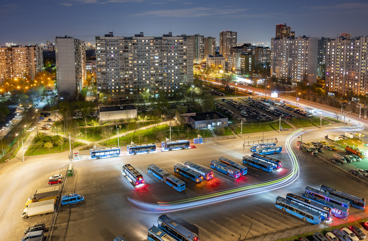 Москва, ЛиАЗ-6213.65 № 081701; Москва, ЛиАЗ-5292.65 № 081837; Москва — Автобусные вокзалы, станции и конечные остановки