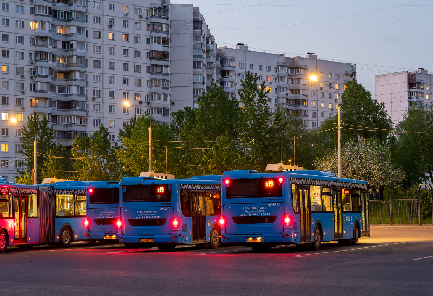 Москва, ЛиАЗ-6213.65 № 013326; Москва, ЛиАЗ-5292.65 № 081631