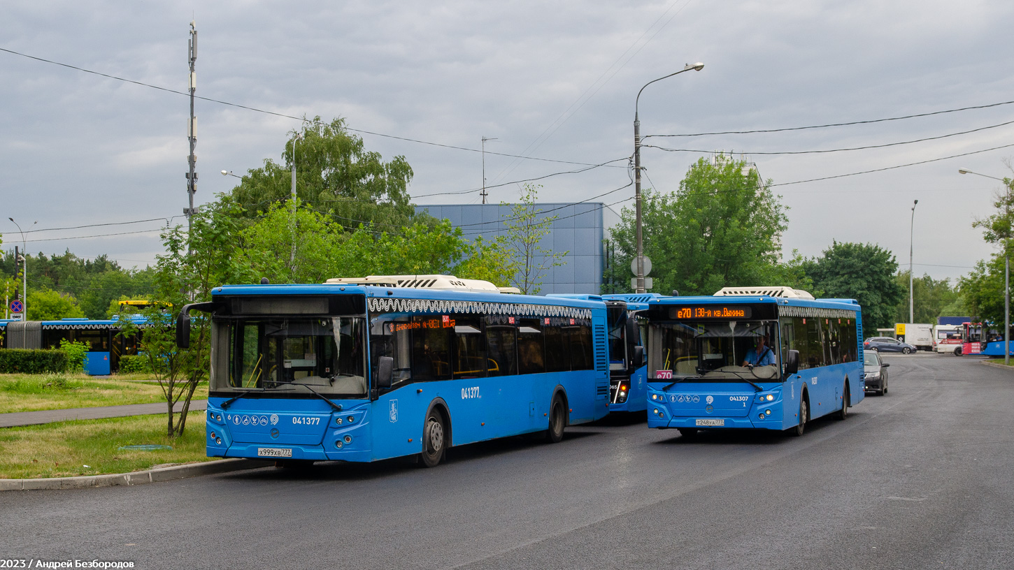 Москва, ЛиАЗ-5292.65 № 041377; Москва, ЛиАЗ-5292.65 № 1324065; Москва, ЛиАЗ-5292.65 № 041307