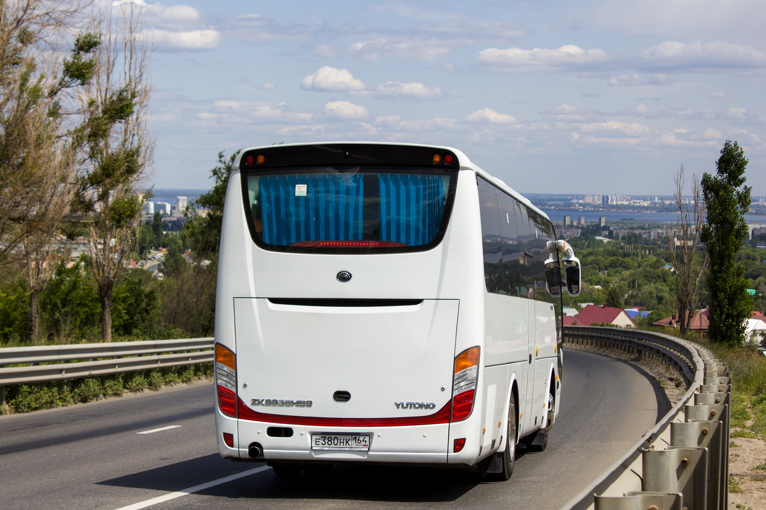 Саратовская область, Yutong ZK6938HB9 № Е 380 НК 164
