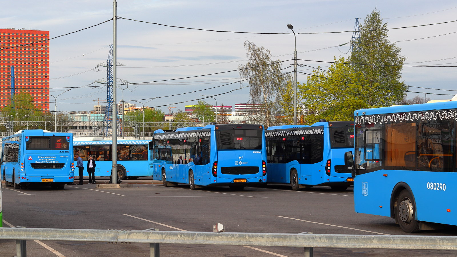 Москва, ЛиАЗ-5292.65 № 080239; Москва, НефАЗ-5299-40-52 № 030904