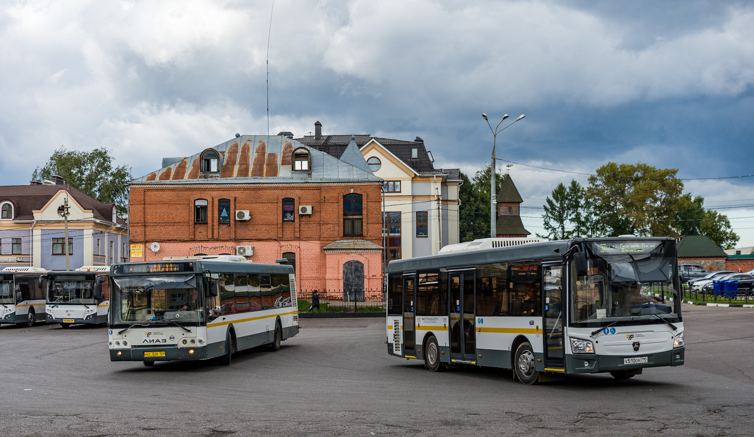 Московская область, ЛиАЗ-5292.60 № 107326; Московская область, ЛиАЗ-4292.60 (1-2-1) № 108510
