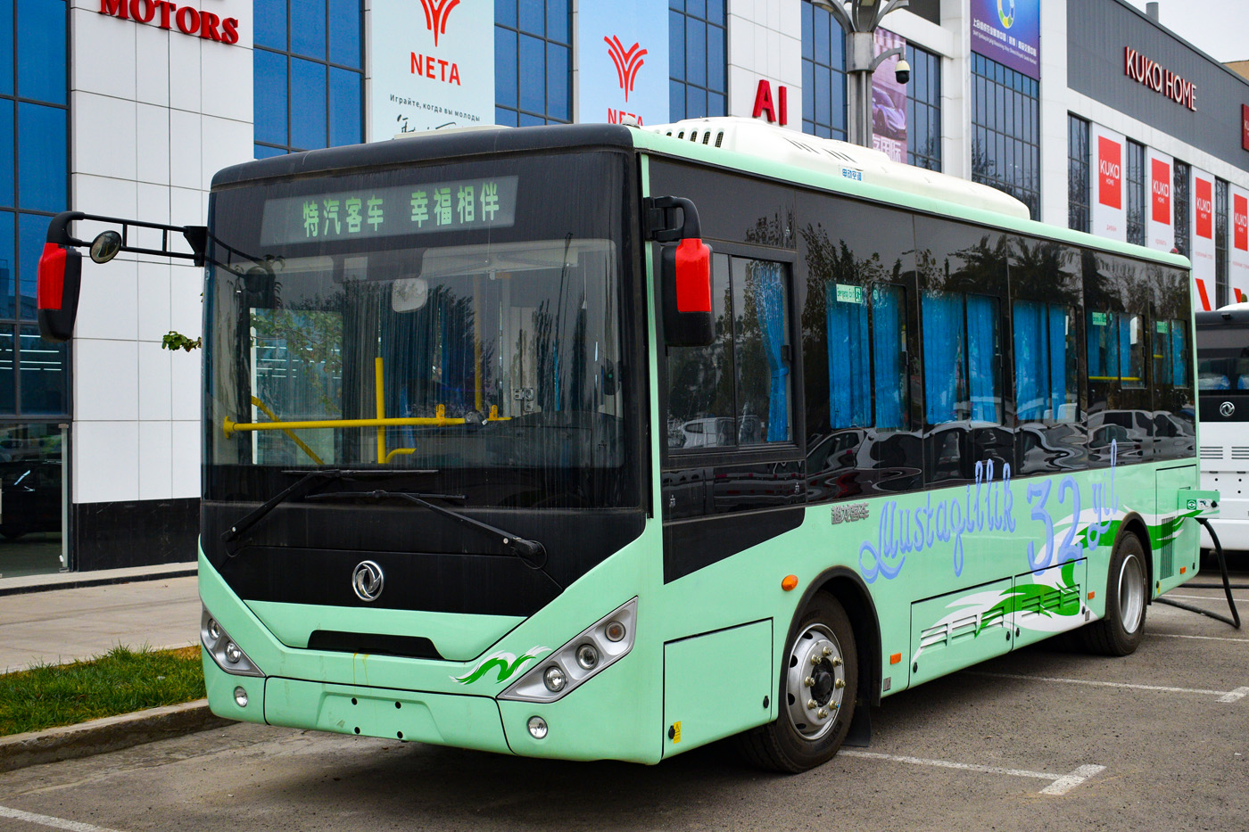  Dongfeng EQ6810CTBEV6              