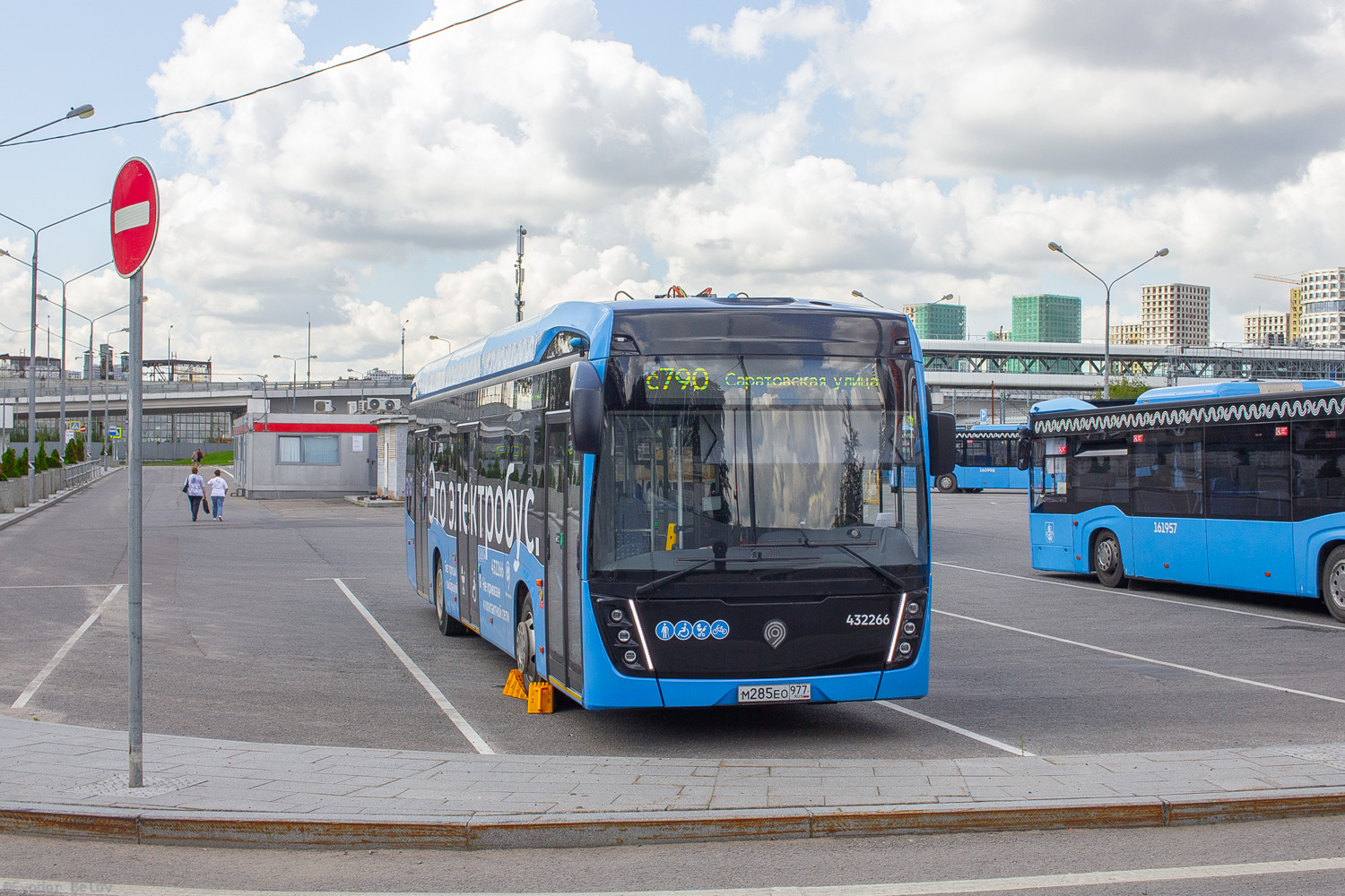 Moskau, KAMAZ-6282 Nr. 432266