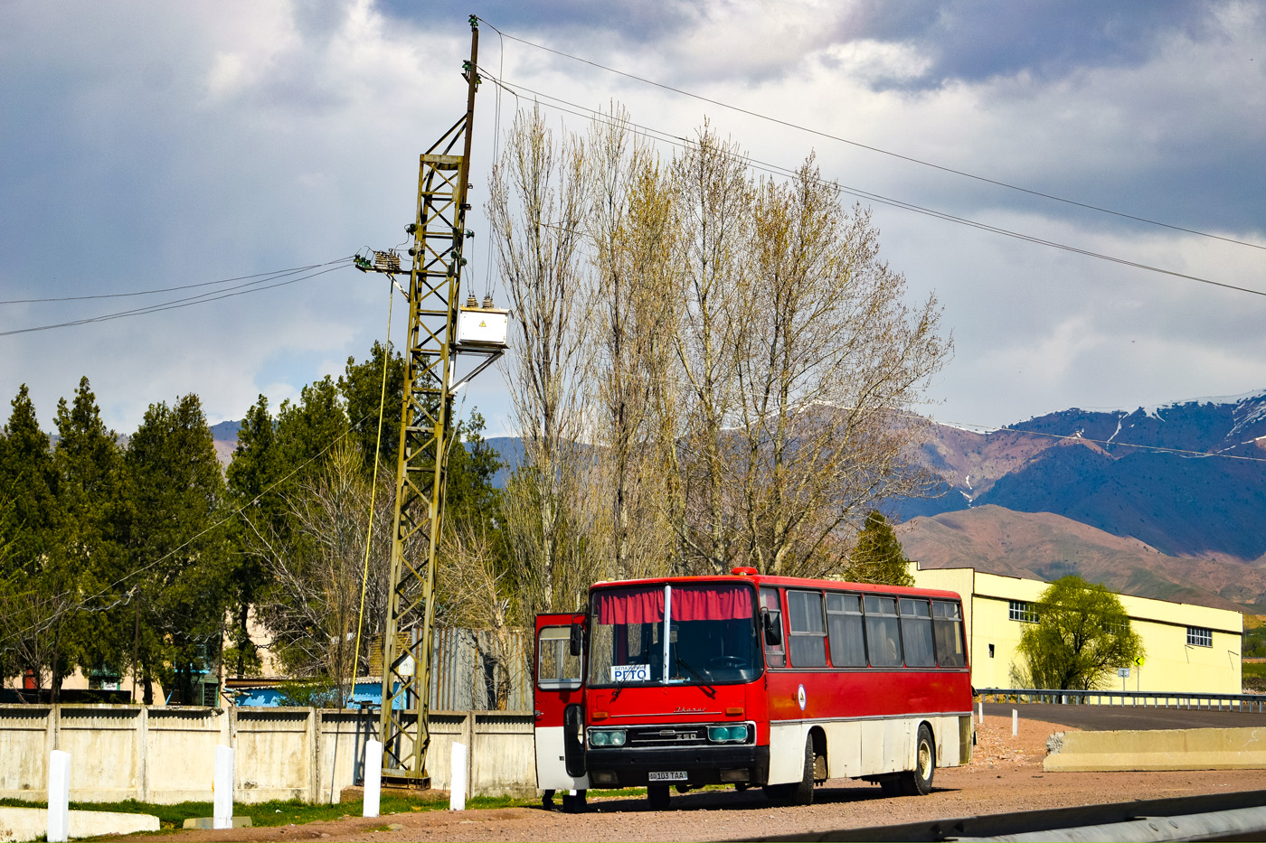 Узбекистан, Ikarus 256 № 10 103 TAA; Узбекистан — Разные фотографии