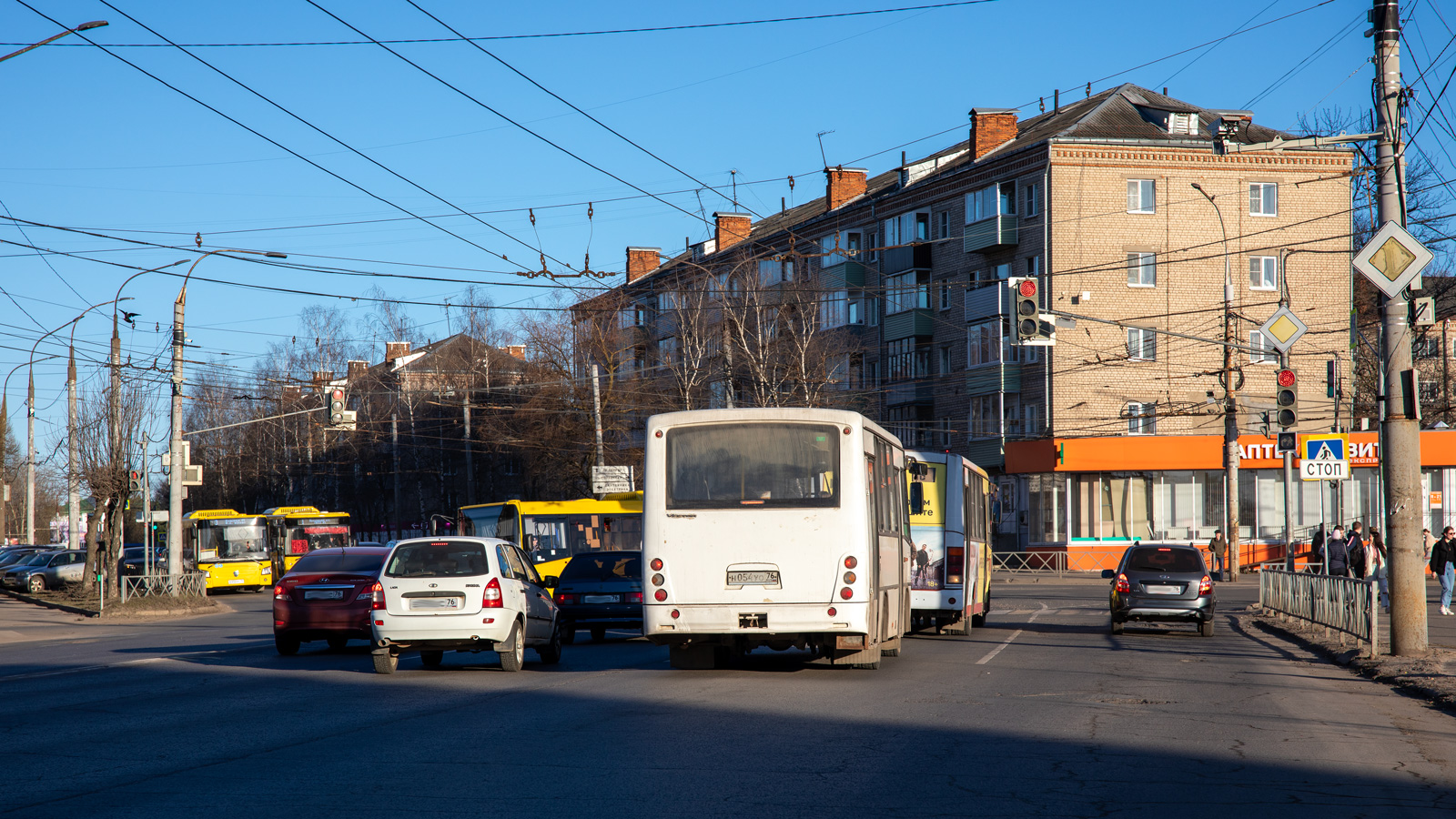 Ярославская область, ЛиАЗ-5292.65 № 26020; Ярославская область, ЛиАЗ-4292.60 (1-2-1) № 26460; Ярославская область, ВМК АИ3044 (ПАЗ-320402) № Н 054 УО 76